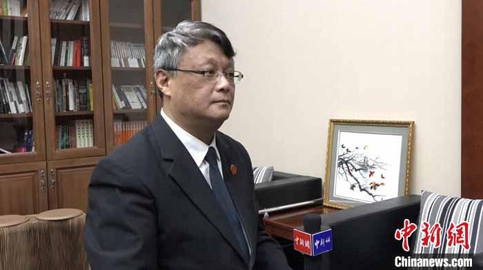 北京知识产权法院审判委员会委员、审判员冯刚接受记者采访。单璐 摄 短视频为什么不能随便“搬”?法官详解侵权风险